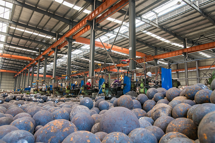 新密网架配件车间